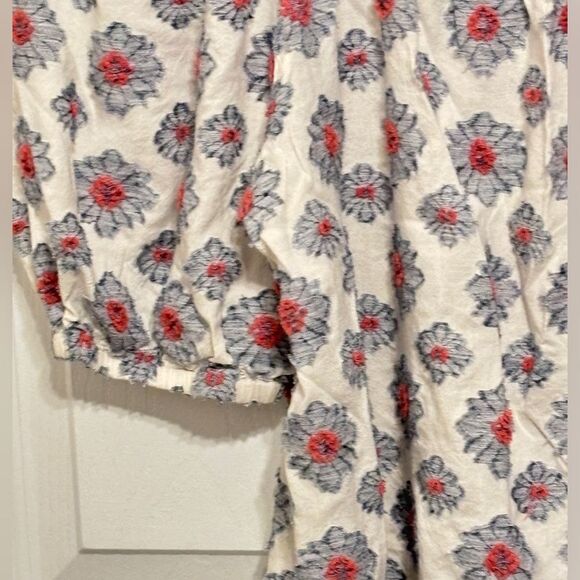 Ann Taylor Factory | Women’s White Blue Floral Oversized Short Sleeve Blouse - Picture 5 of 15